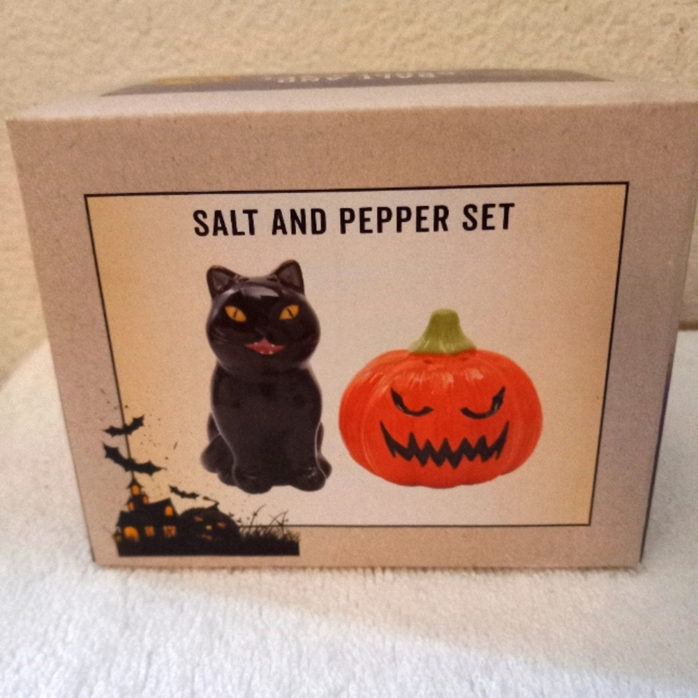 Cat and Pumpkin salt and pepper shakers